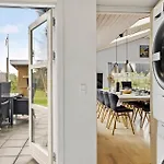 4 Bedroom Cozy In * 约灵