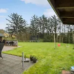 度假居 4 Bedroom Cozy In 约灵