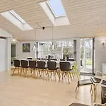 4 Bedroom Cozy In 度假居