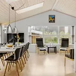 4 Bedroom Cozy In * 约灵