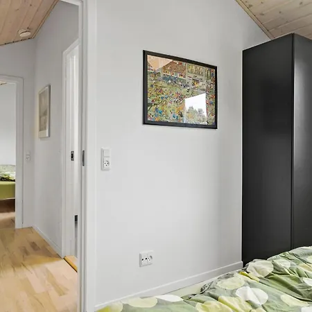 4 Bedroom Cozy In Сasa de vacaciones