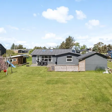 Сasa de vacaciones 4 Bedroom Cozy In