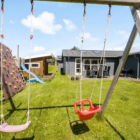 4 Bedroom Cozy In * Hjørring