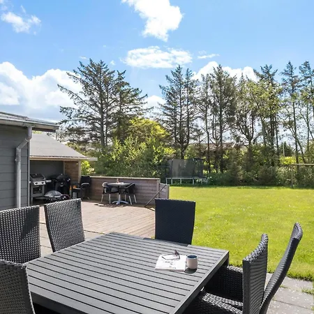Сasa de vacaciones 4 Bedroom Cozy In Hjørring