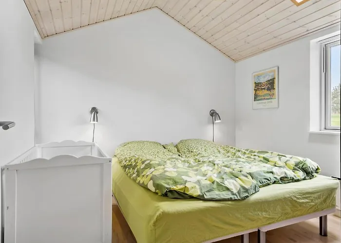 Сasa de vacaciones 4 Bedroom Cozy In *