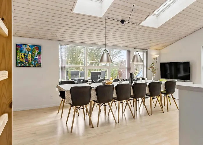 4 Bedroom Cozy In Сasa de vacaciones *