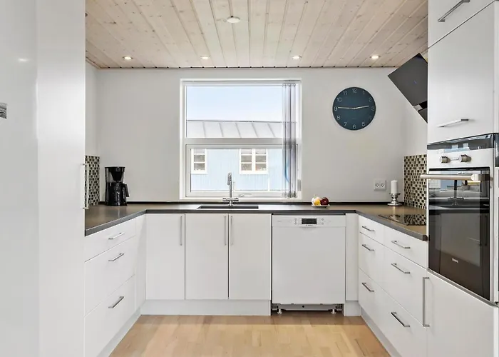 Сasa de vacaciones 4 Bedroom Cozy In *