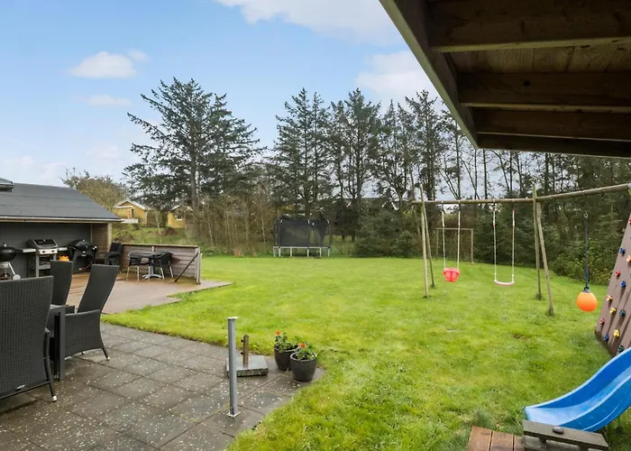 Сasa de vacaciones 4 Bedroom Cozy In Hjørring