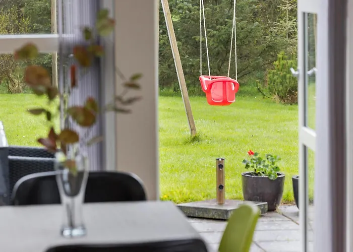 4 Bedroom Cozy In Сasa de vacaciones Hjørring