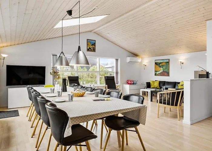 Сasa de vacaciones 4 Bedroom Cozy In