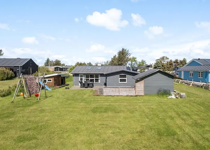 Сasa de vacaciones 4 Bedroom Cozy In