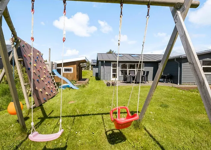 4 Bedroom Cozy In * Hjørring