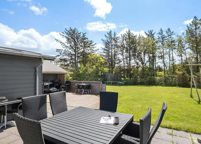 Сasa de vacaciones 4 Bedroom Cozy In Hjørring