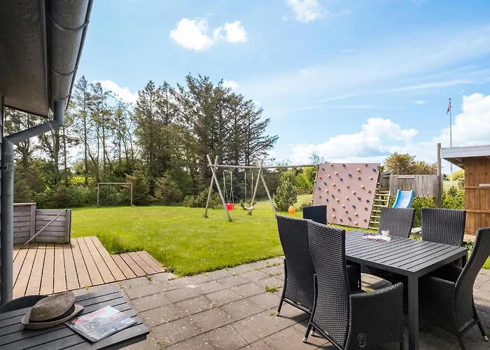 Сasa de vacaciones 4 Bedroom Cozy In *